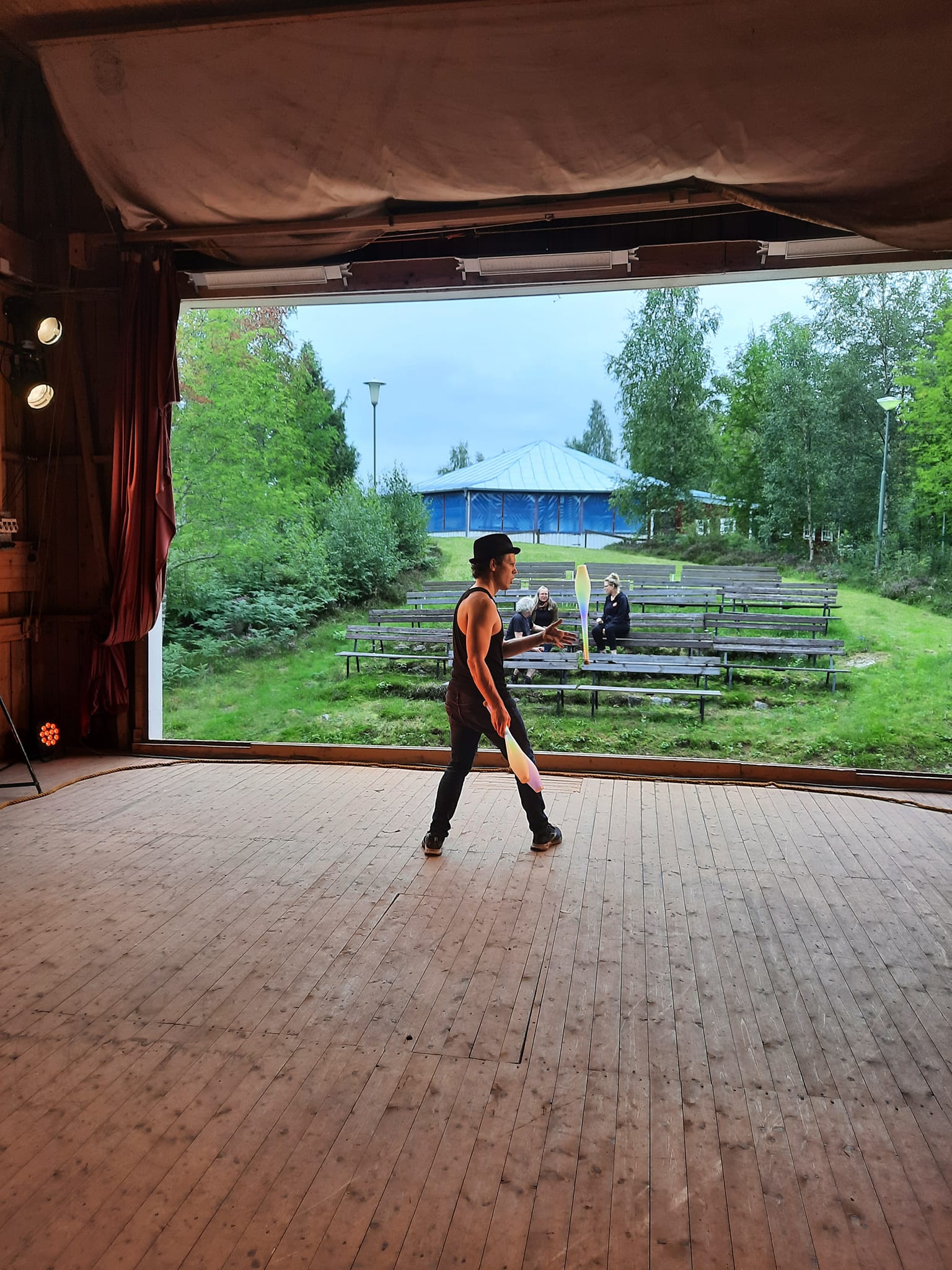 Scen i naturen — utomhusscen